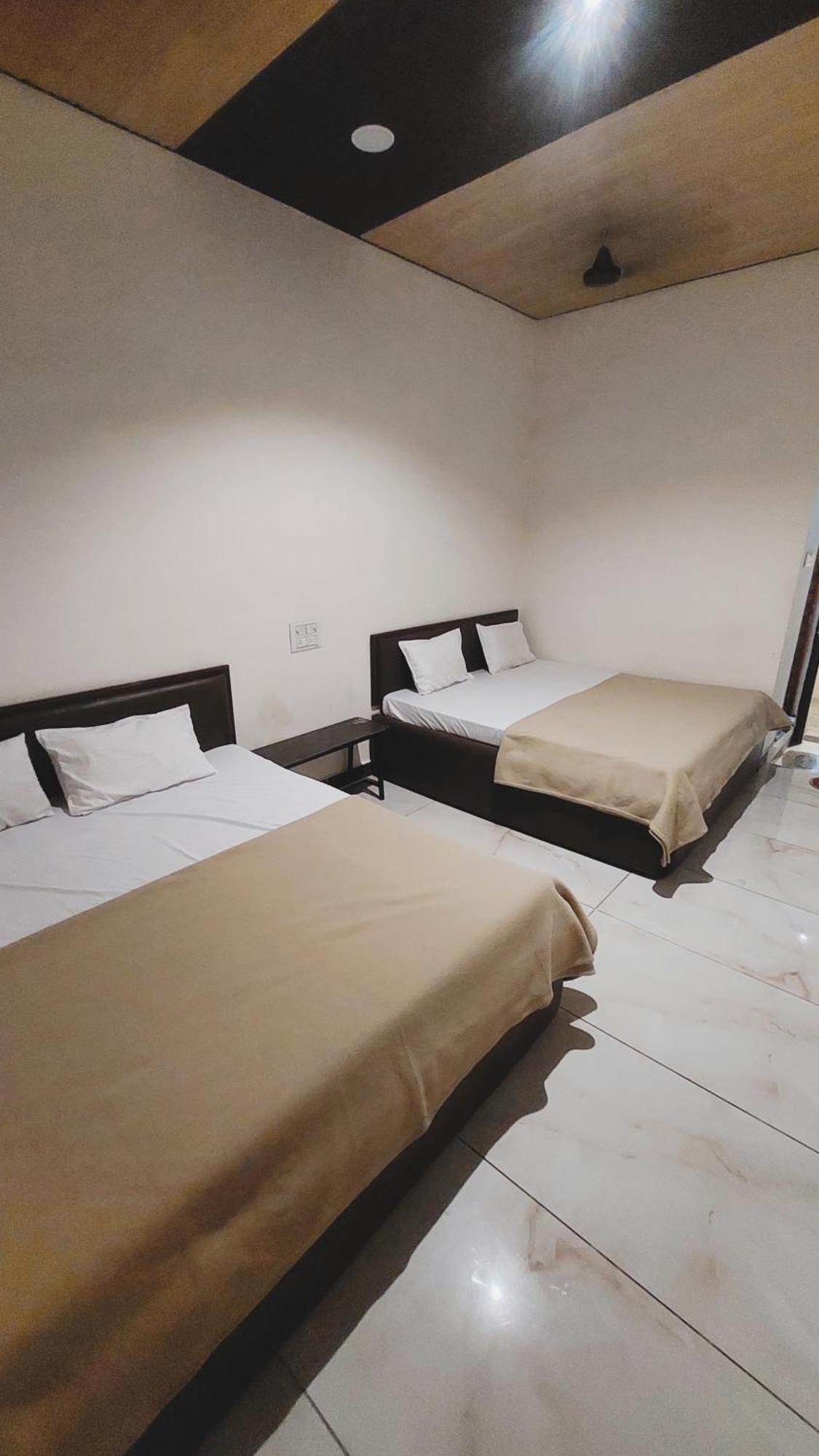 Hotel Prakash Palace Ujjain Esterno foto