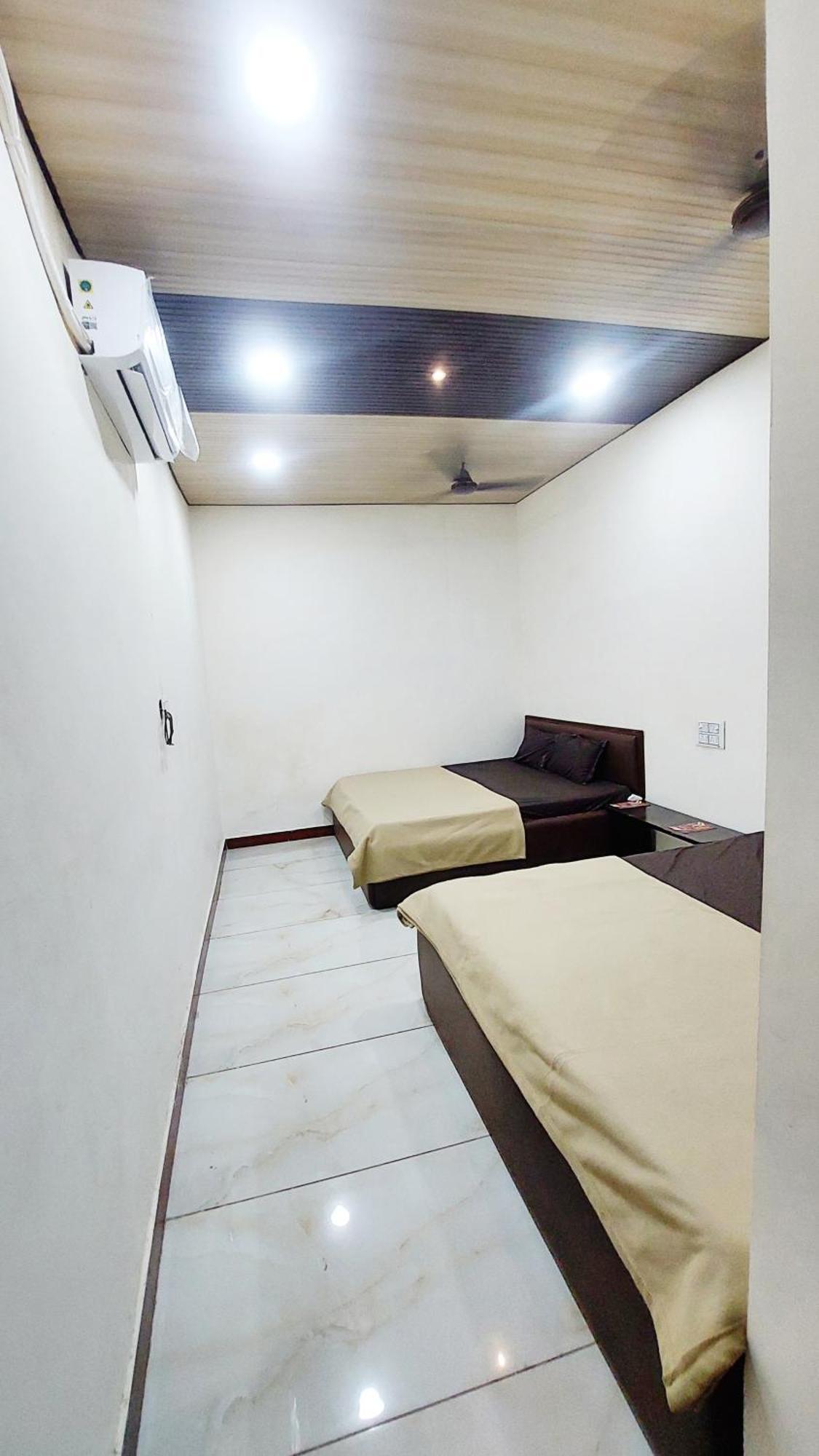 Hotel Prakash Palace Ujjain Esterno foto